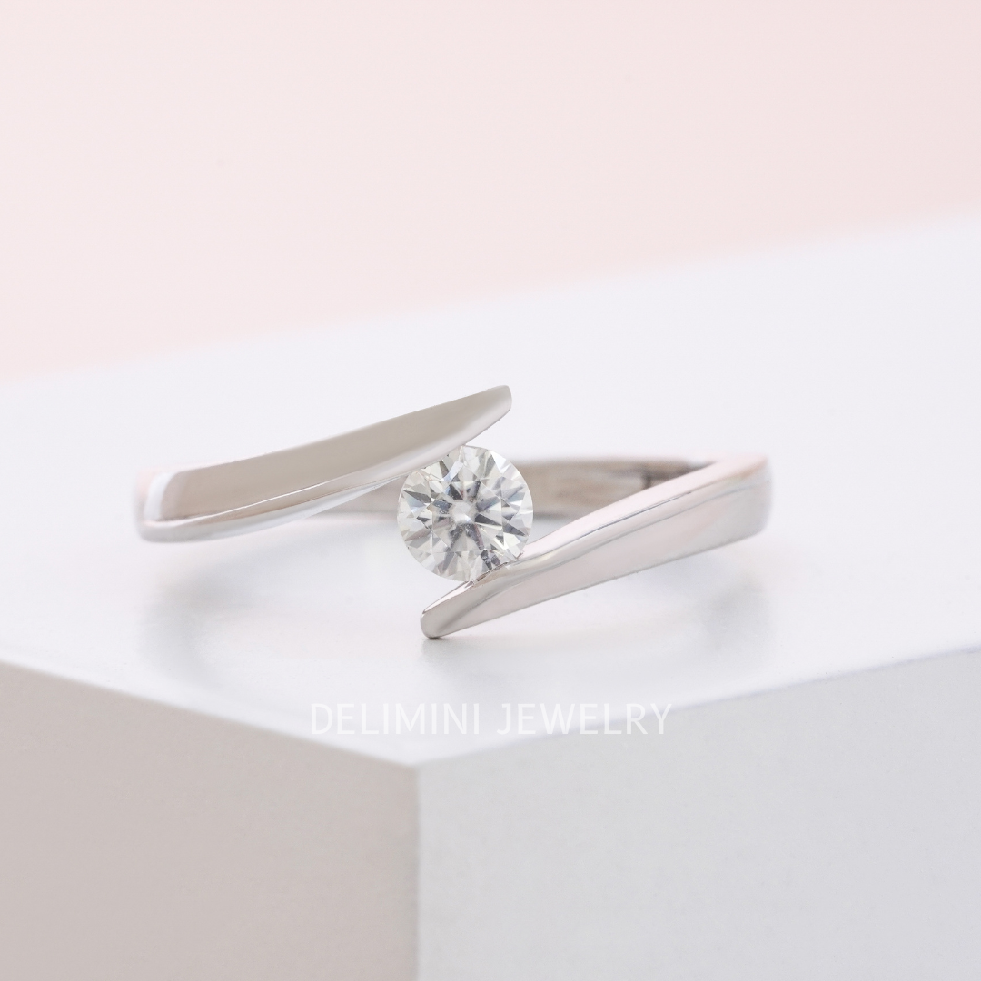 Dazzling 14K Gold Moissanite Cocktail Ring