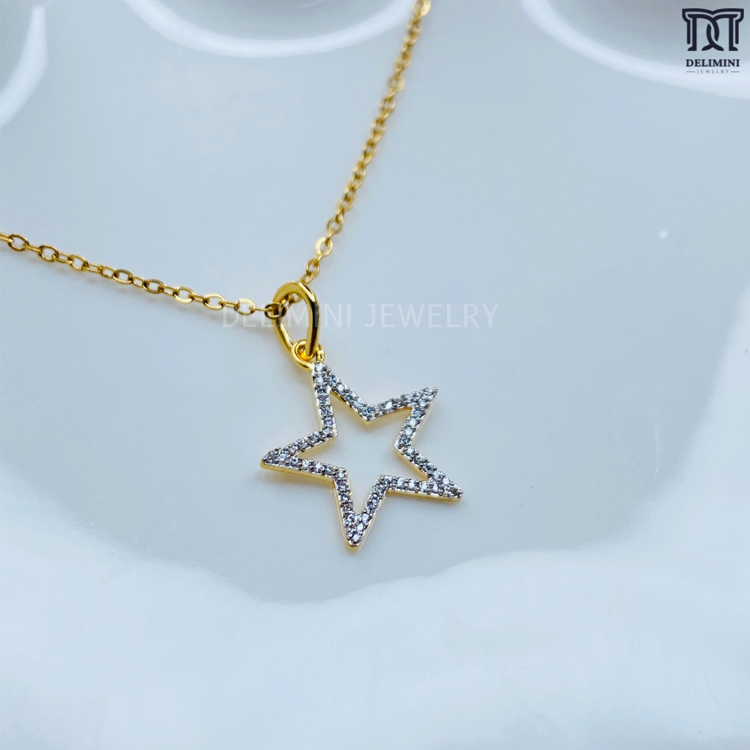 Diamond Hollo Star Pendant In Gold