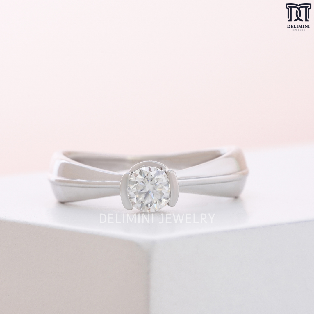 Elegant Moissanite 14K Gold Band