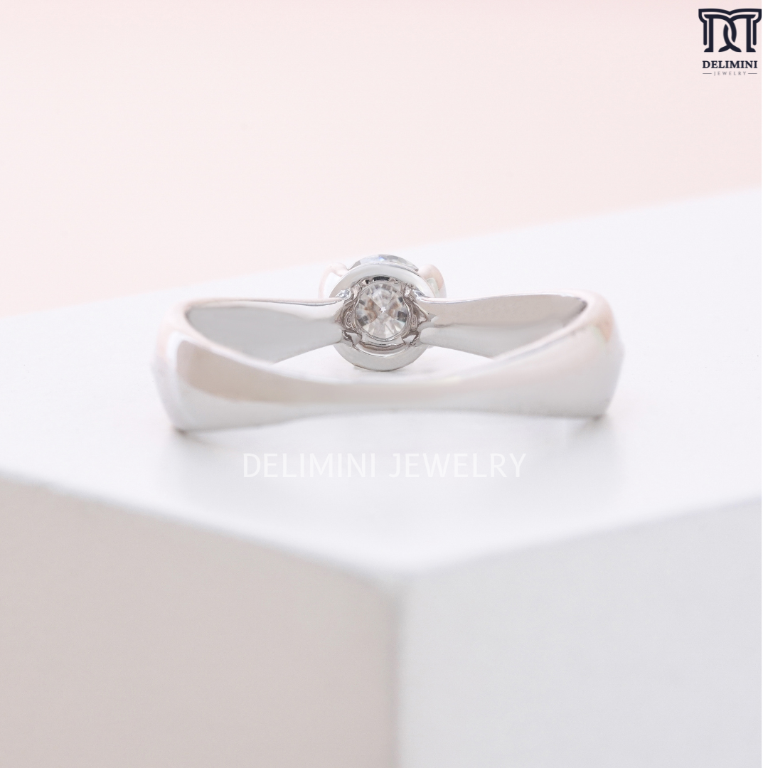 Elegant Moissanite 14K Gold Band