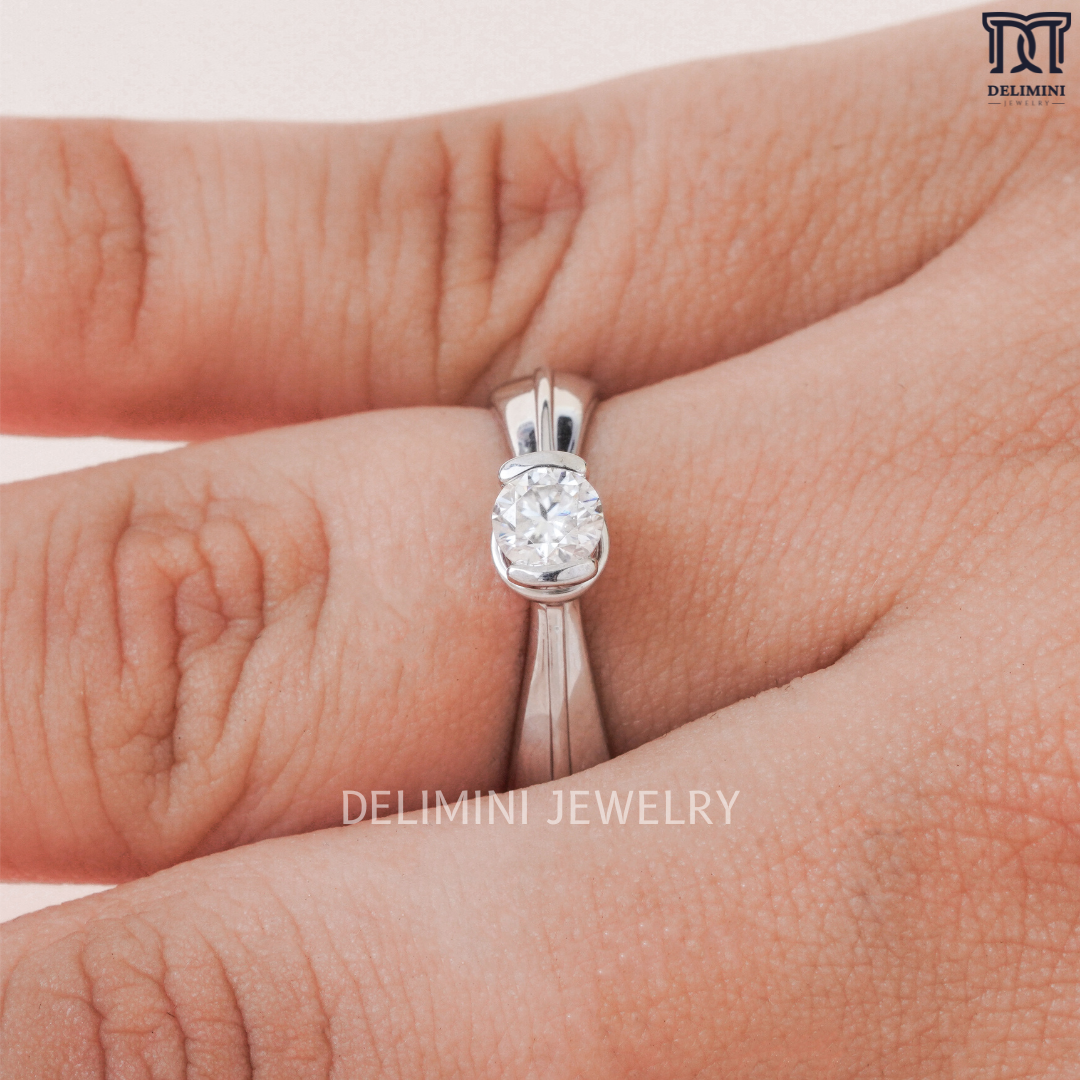 Elegant Moissanite 14K Gold Band