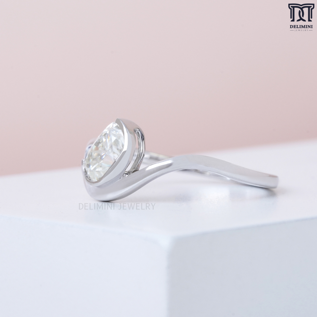 Elegant Look Oval Cut Stone On Wave Band Ring