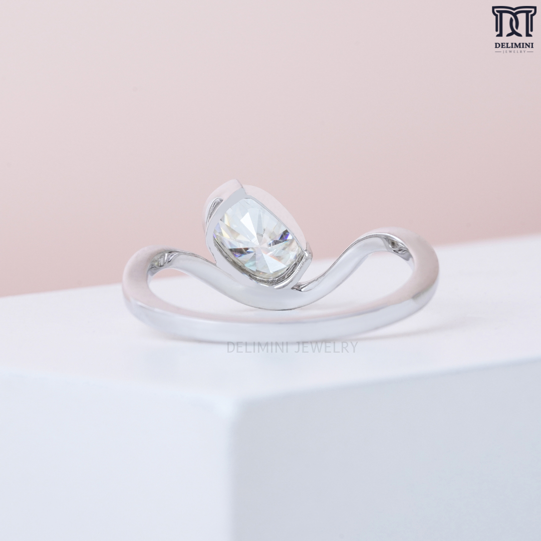 Elegant Look Oval Cut Stone On Wave Band Ring