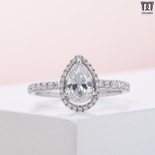 Dazzling Solitaire Pear Cut Diamond Ring For Engagement