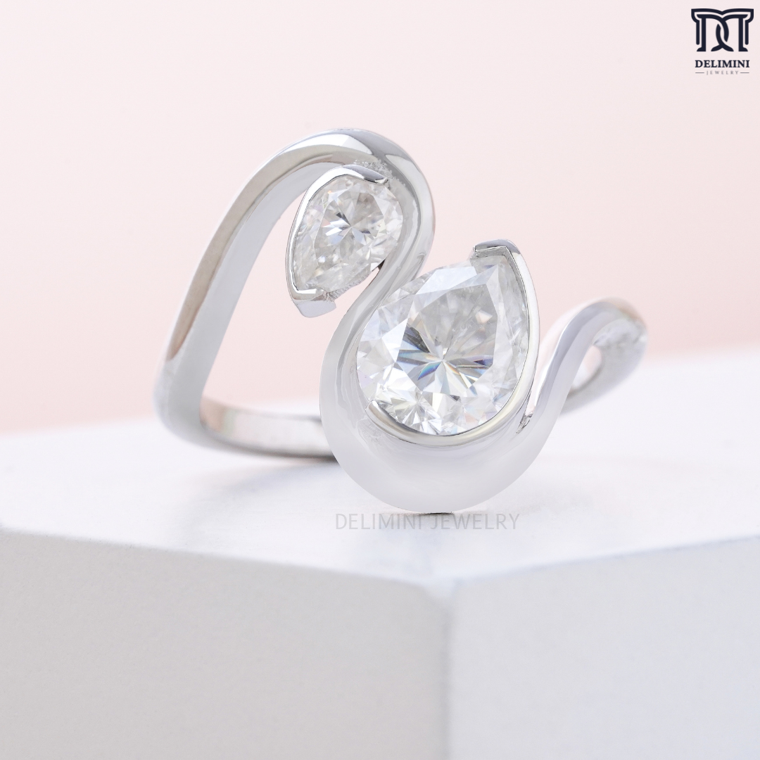 Twin Bypass Toi Et Moi Pear Cut Diamond Ring