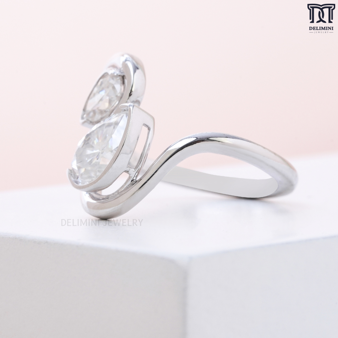 Twin Bypass Toi Et Moi Pear Cut Diamond Ring