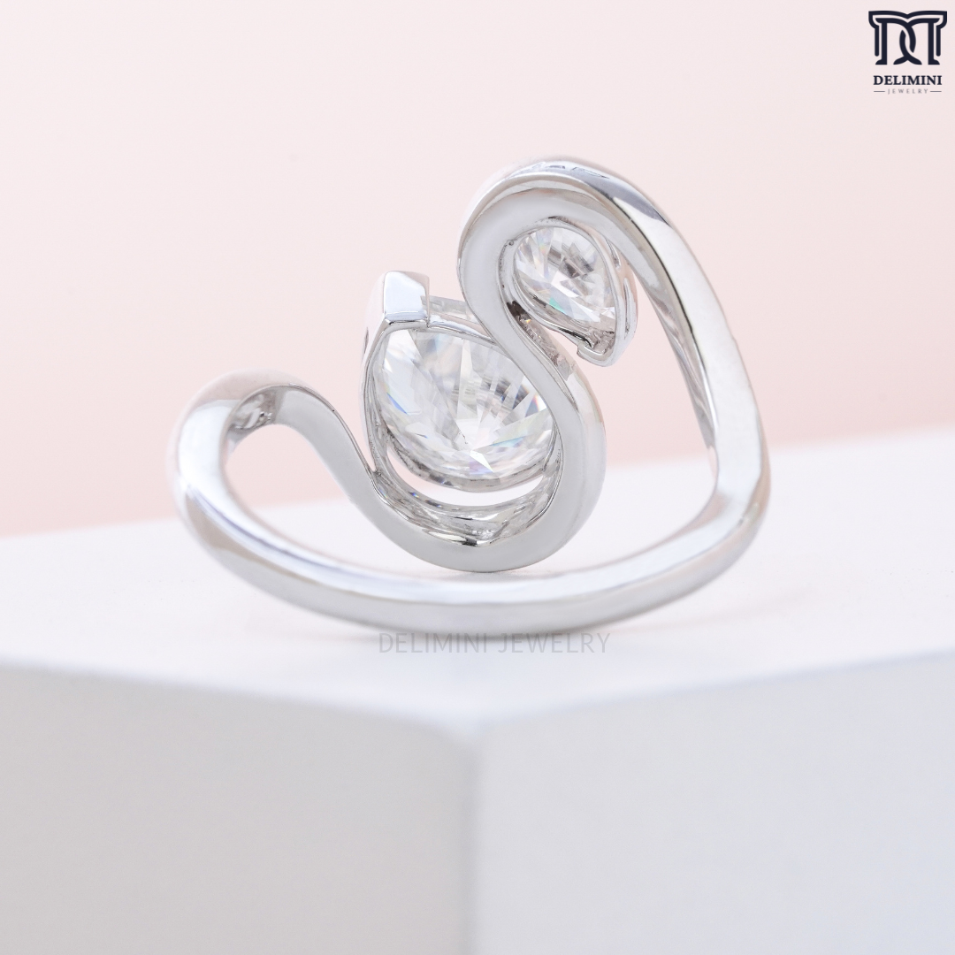 Twin Bypass Toi Et Moi Pear Cut Diamond Ring