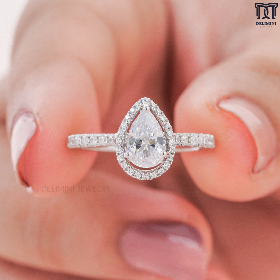 Dazzling Solitaire Pear Cut Diamond Ring For Engagement