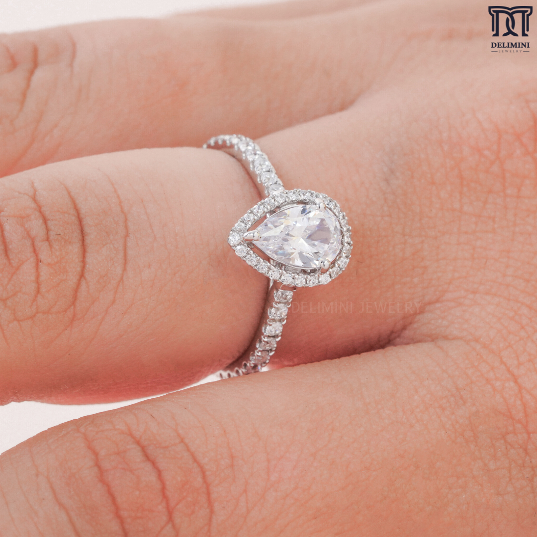 Dazzling Solitaire Pear Cut Diamond Ring For Engagement