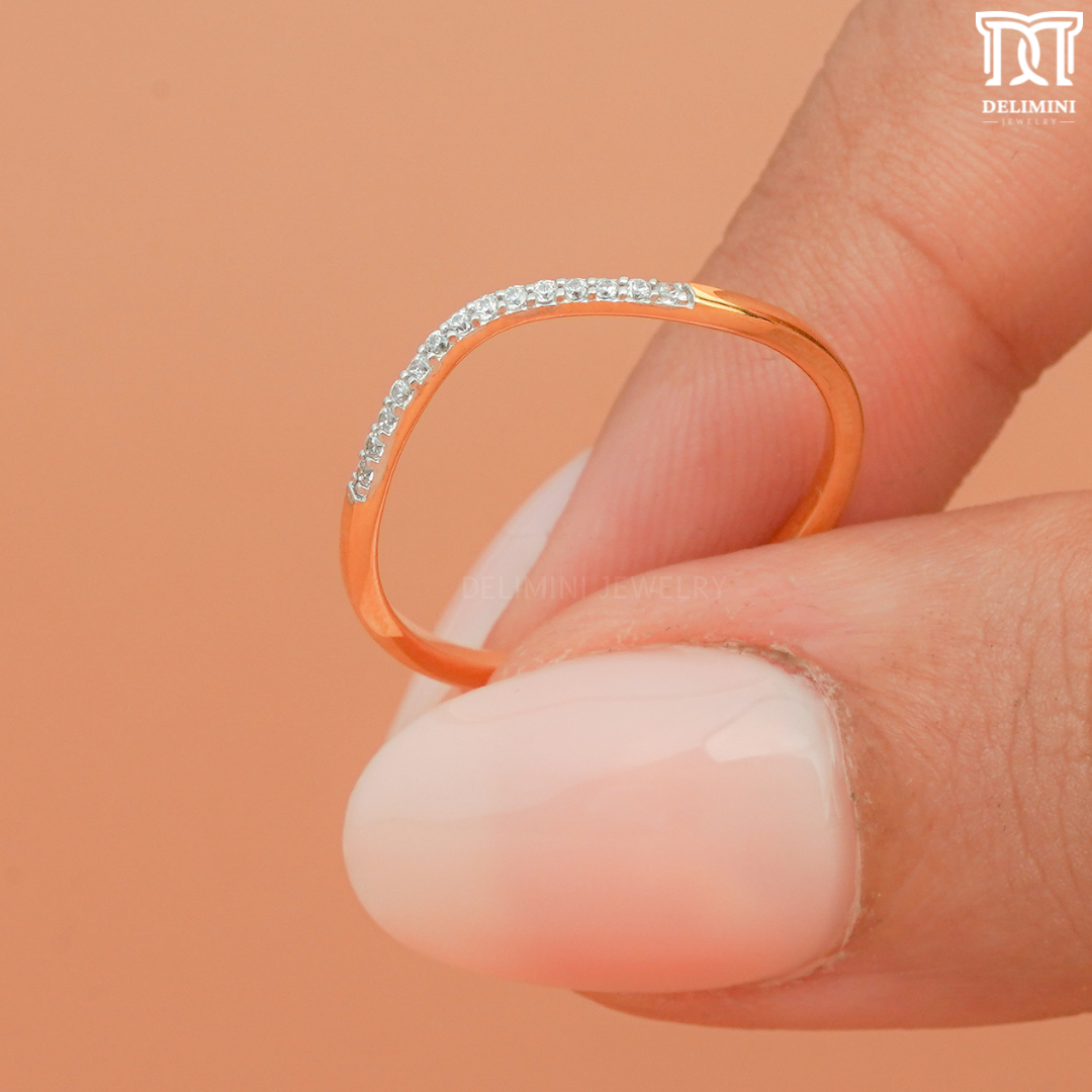 Simple Curved Diamond Ring - DELIMINI JEWELRY