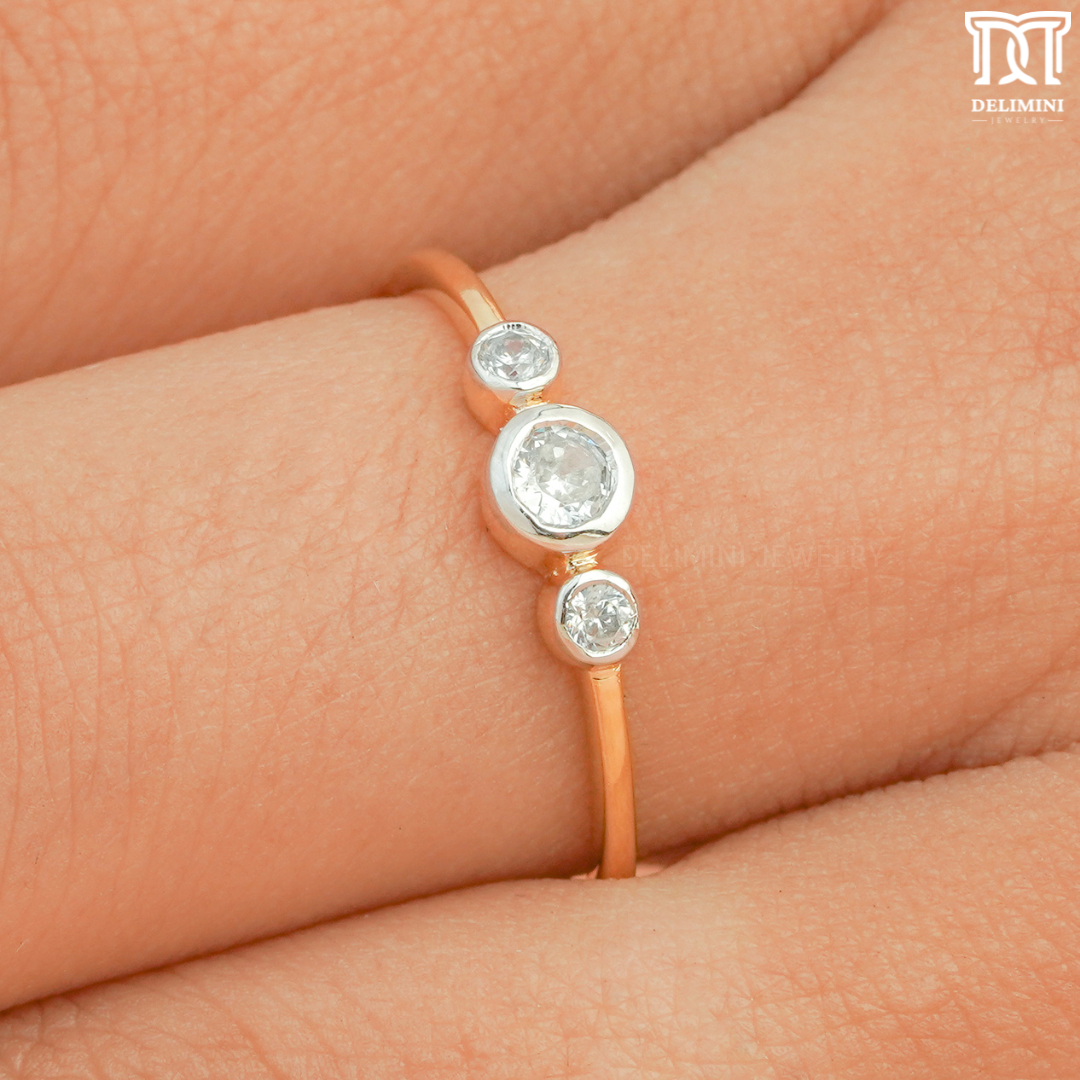Gold Bezel Set Ring Three Stone Minimalist Diamond Ring - DELIMINI JEWELRY