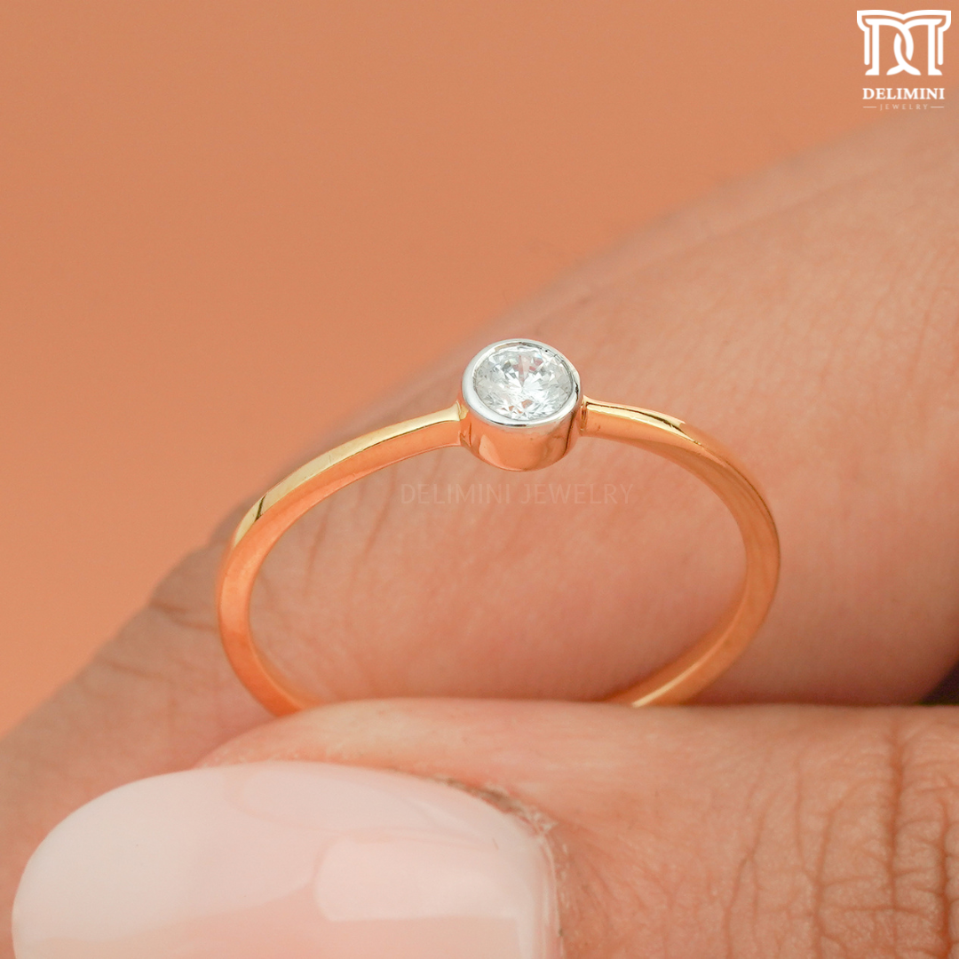 Tiny Round Cut Bezel Setting Ring - DELIMINI JEWELRY