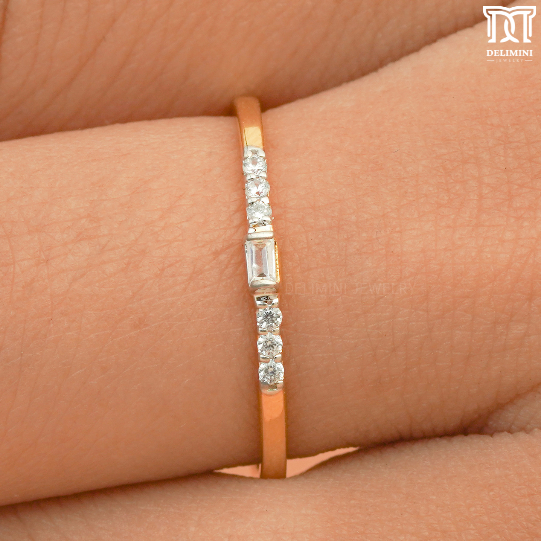 Baguette and Round Vintage Diamond Ring - DELIMINI JEWELRY