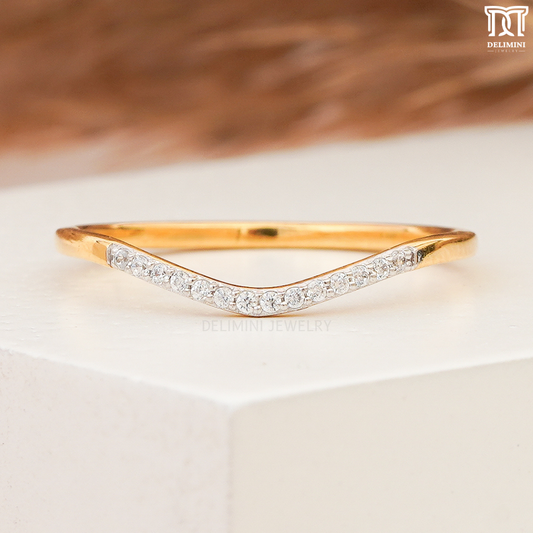 Simple Curved Diamond Ring