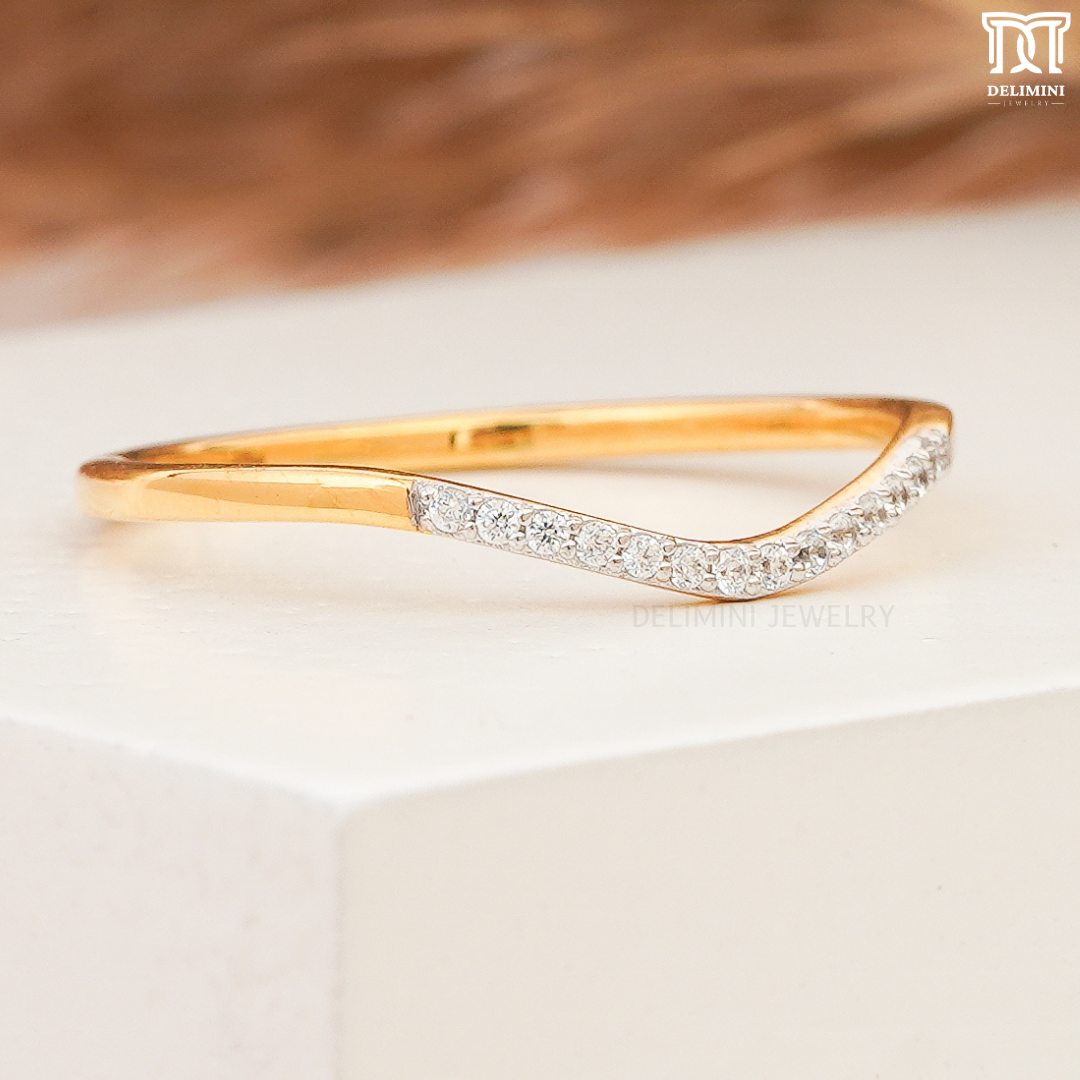 Simple Curved Diamond Ring